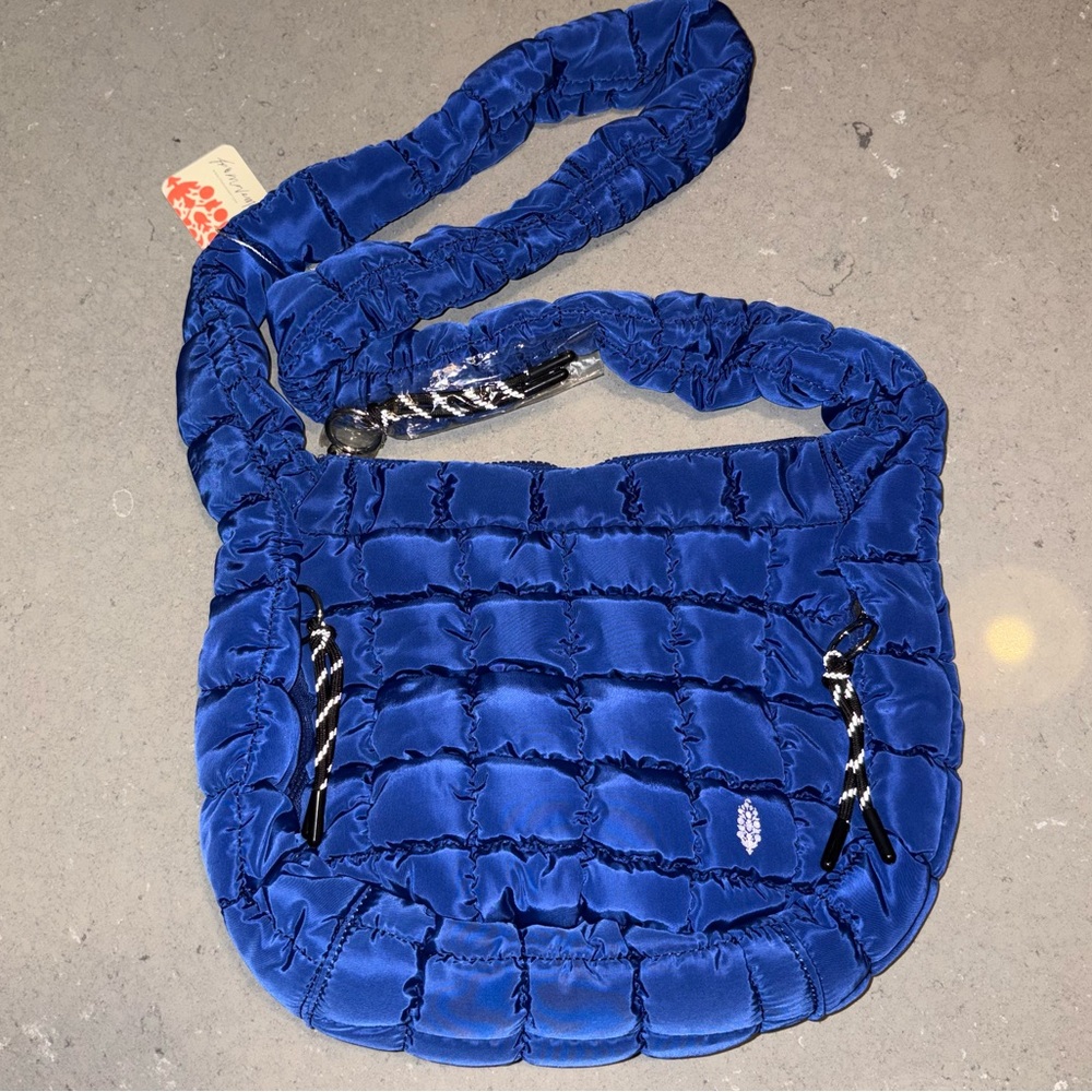 NWT Free People x FP Movement Quilted Baby Carryall Crossbody Bag in Royal Blue - Picture 2 of 12